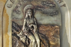 Piękny artystyczny nagrobek pomnik z piaskowca z dekoracjami