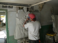 Rzeźbienie płaskorzeźby w kamienu