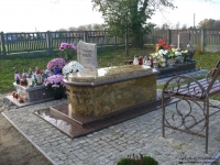 nagrobek sarkofagowy z granitu, pomnik